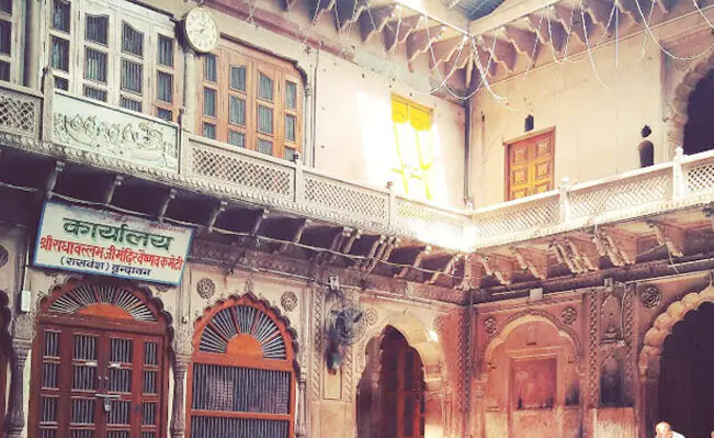 Shri Radha Vallabh Temple Mathura2